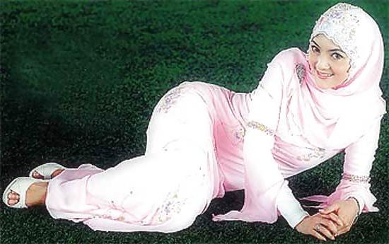 25P Hijab Asian Indo Girls II