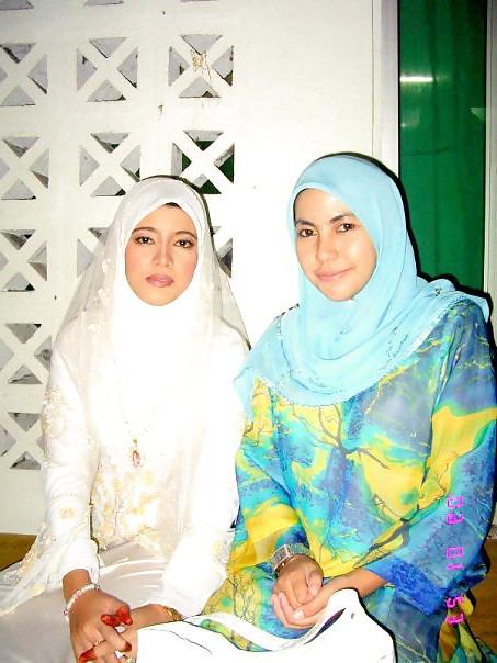 25P Hijab Asian Indo Girls II