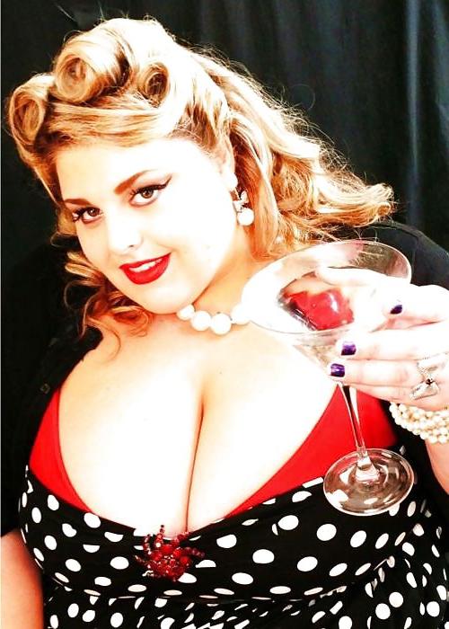 25P Voluptuous Burlesque, Pin-up and Retro Women 7