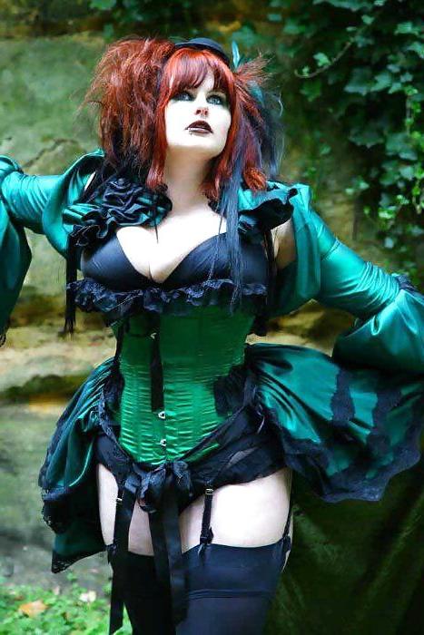 25P Voluptuous Burlesque, Pin-up and Retro Women 7