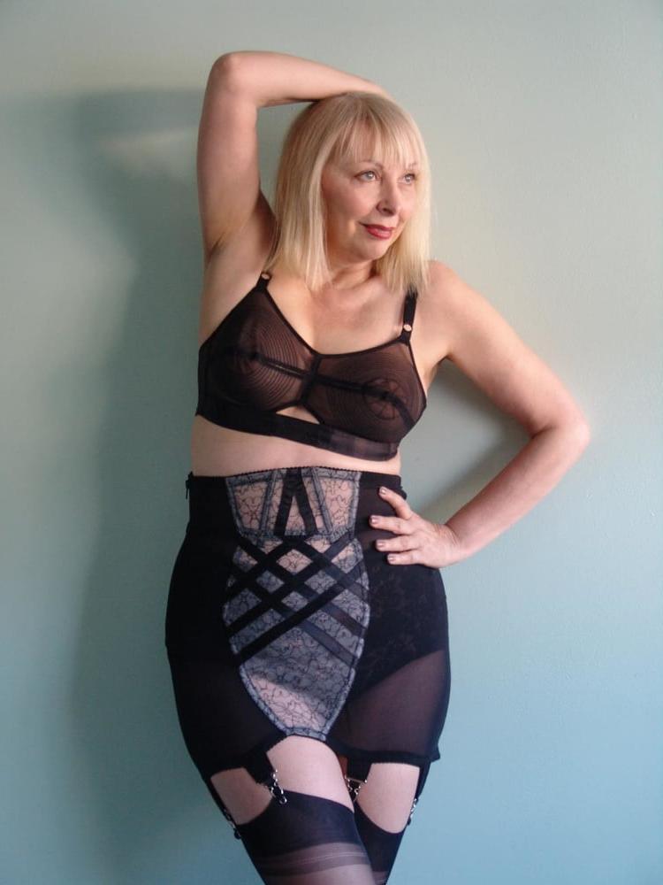 25P LADY LINGERIE 25