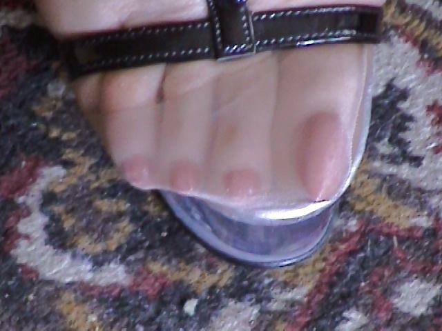 25P Devine Feet of your Mistress!!