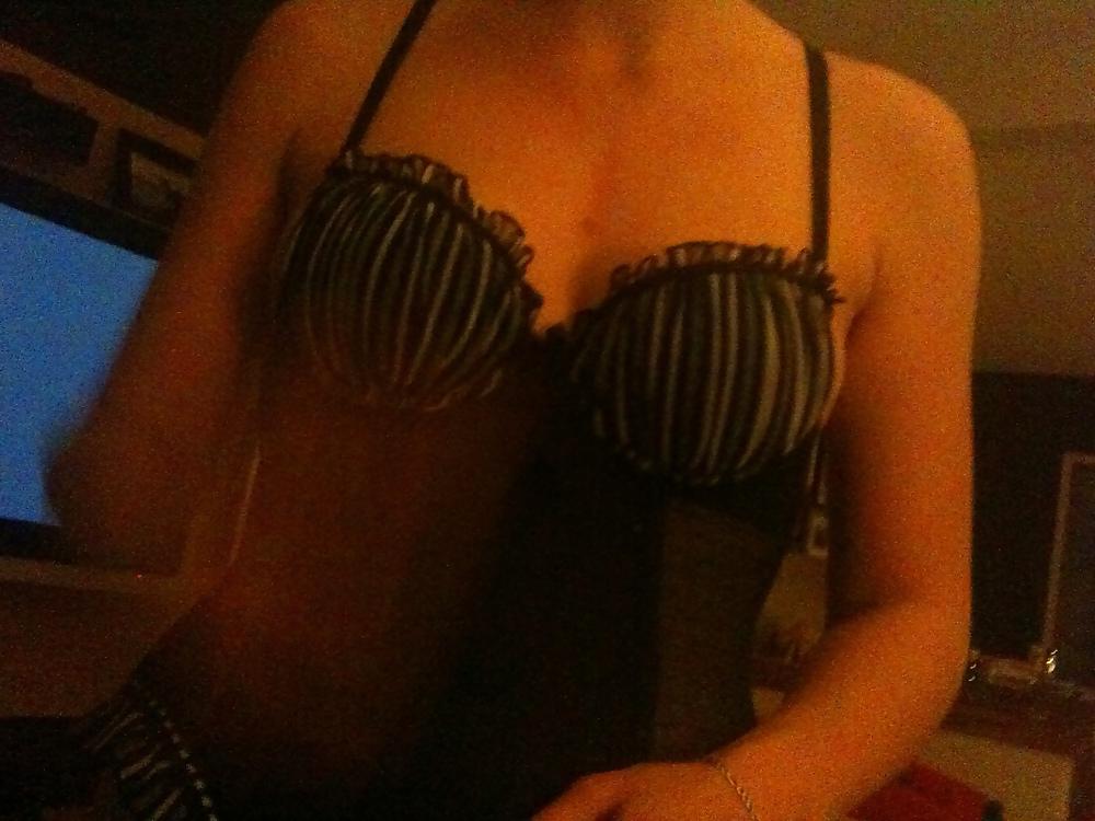 25P Gorgeous Blonde UK  MILF