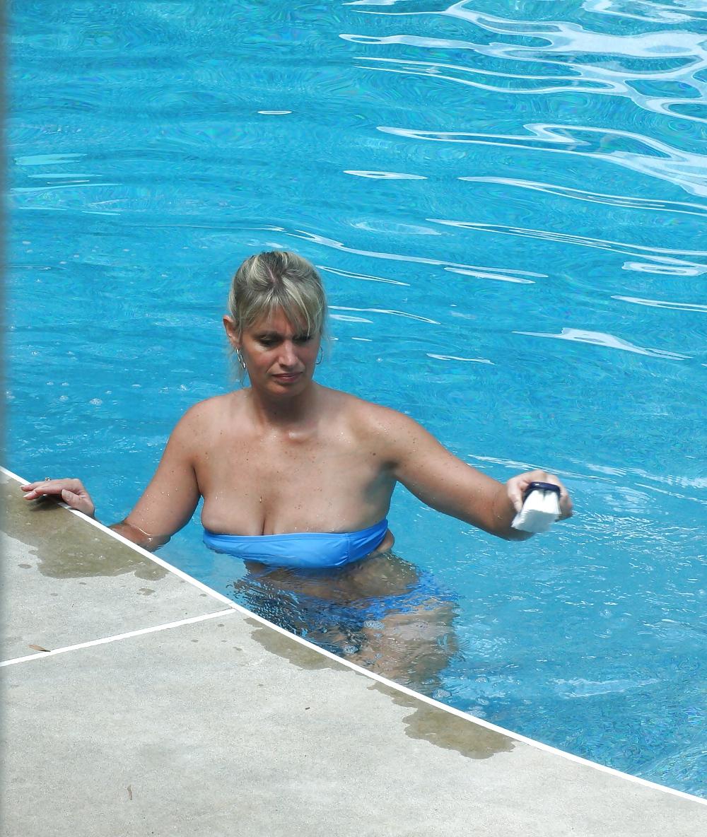 25P Gorgeous Blonde UK  MILF