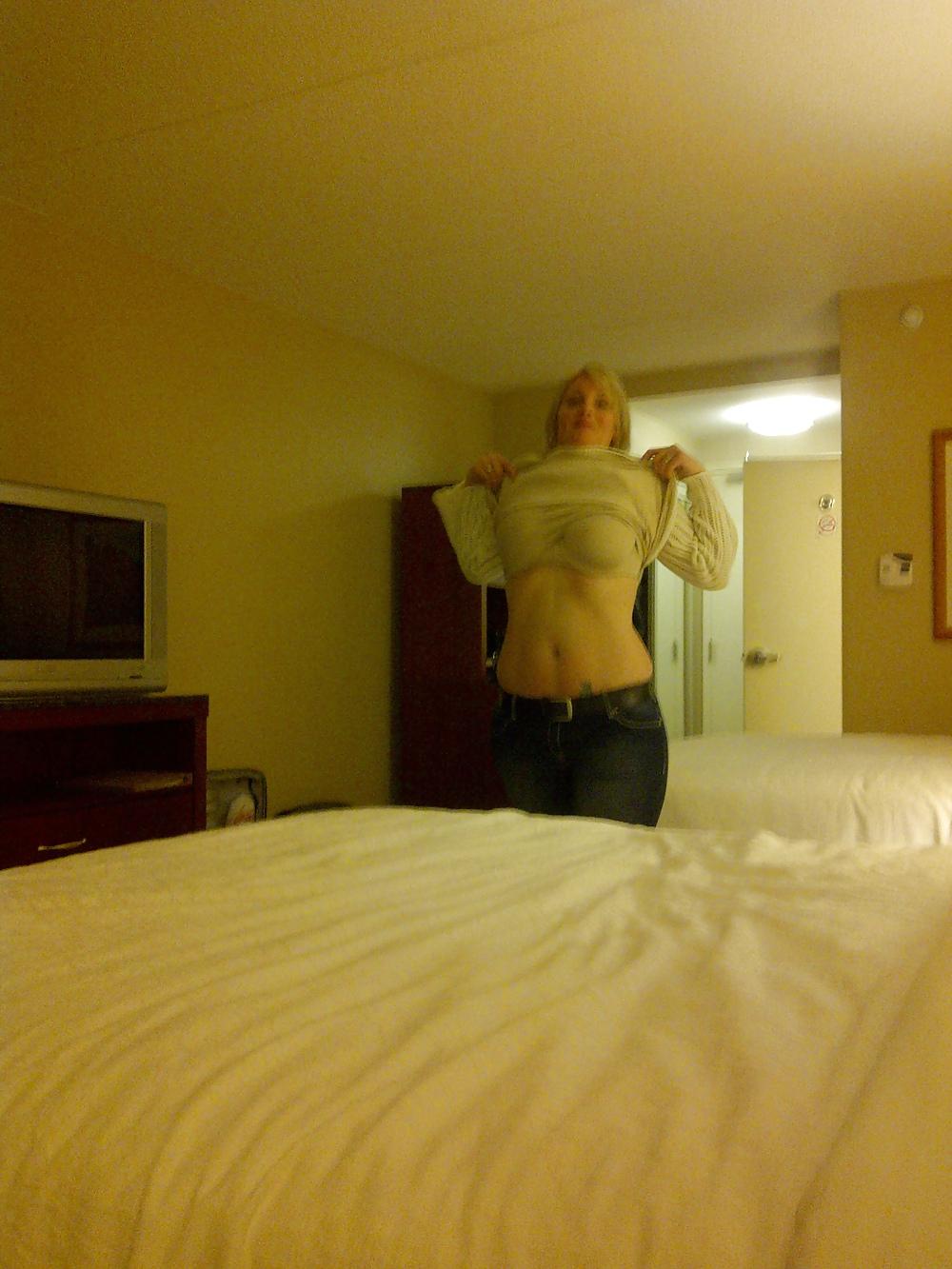 25P Gorgeous Blonde UK  MILF