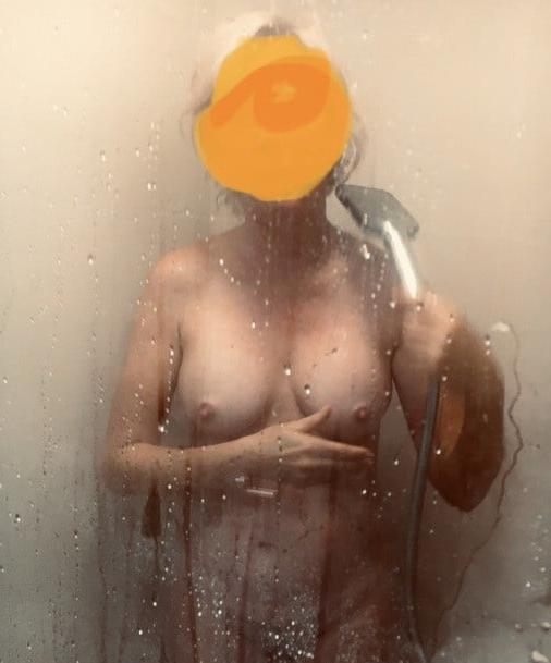 25P Sexy matures in shower or tub 9