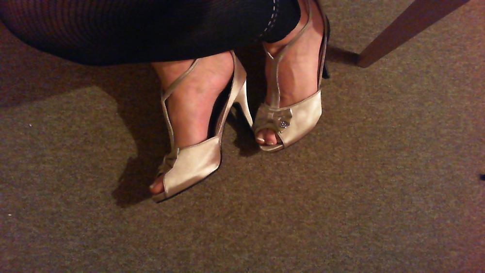 20P My feet in heels and pantyhose leggins