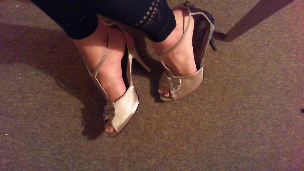 20P My feet in heels and pantyhose leggins
