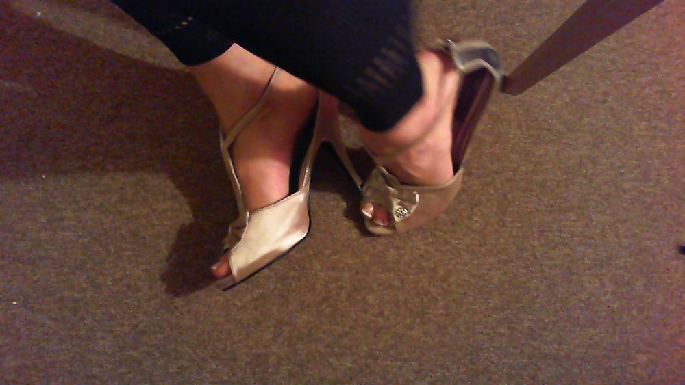 20P My feet in heels and pantyhose leggins