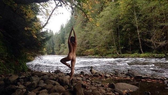 25P 0793 Nature and beautiful nude