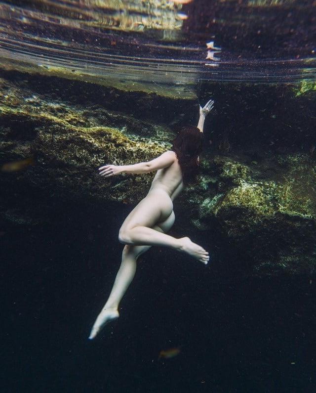 25P 0793 Nature and beautiful nude