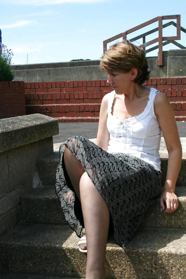 25P Gorgeous Mature Lady Outdoors