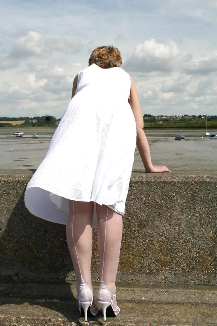 25P Gorgeous Mature Lady Outdoors