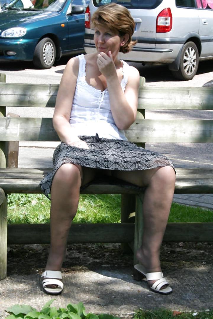25P Gorgeous Mature Lady Outdoors