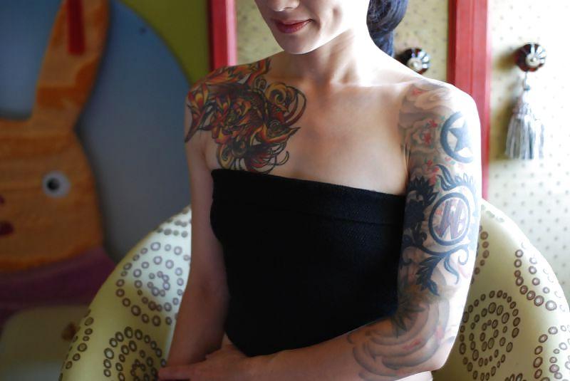 10P Sexy Asian Girls with Tattoos Vol.1
