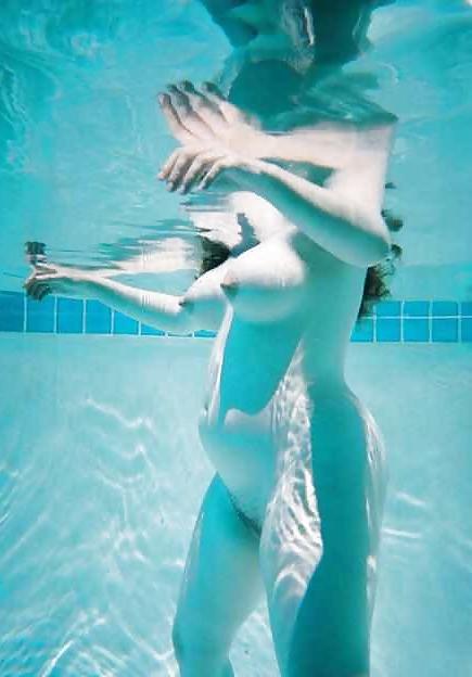 14P Underwater sexy
