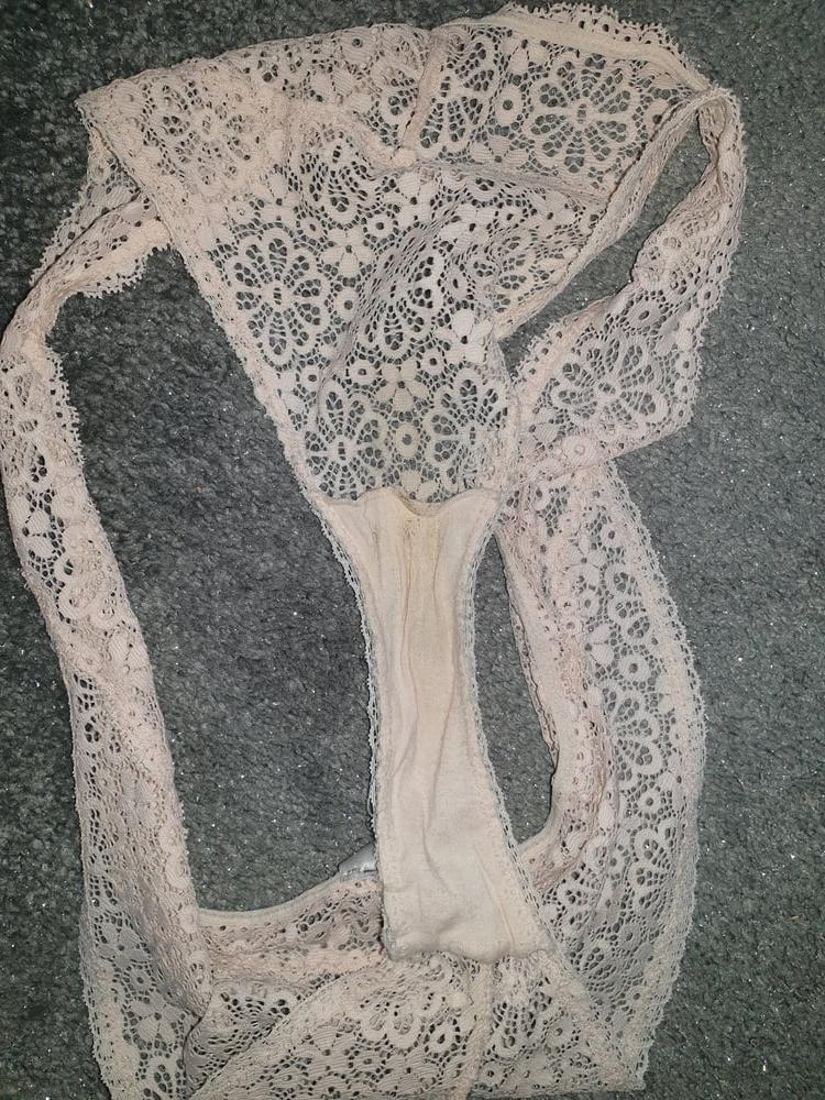 25P My mature neighbor's panties
