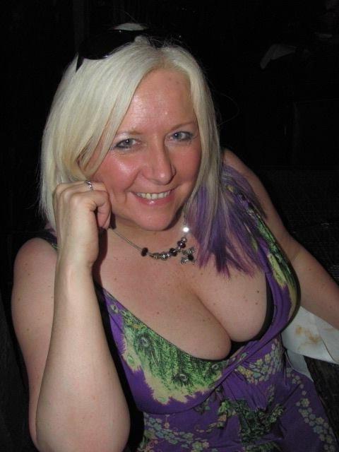 20P Mature ladies braless cleavage pokies 151