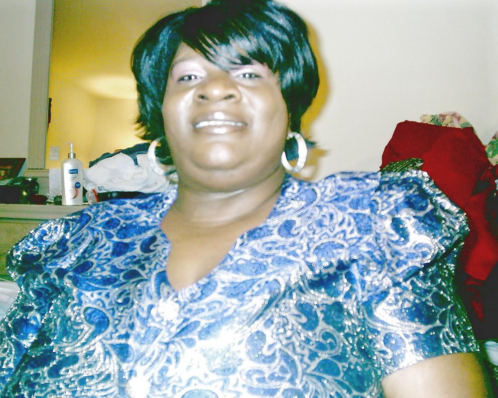 25P Black Mom With Huge Juggs In Action