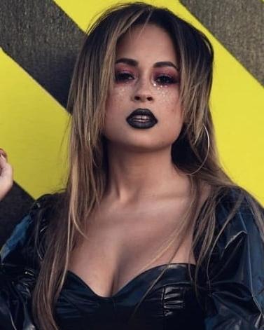 25P Makeup fetish 70