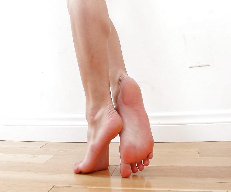 25P Milf feet 4