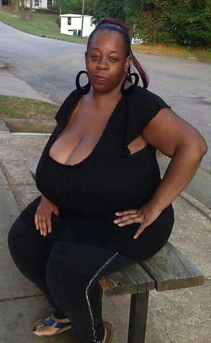 20P Mature ladies braless cleavage pokies 148