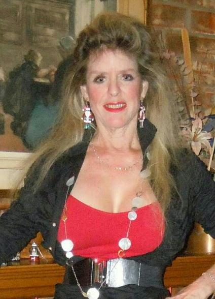 20P Mature ladies braless cleavage pokies 149