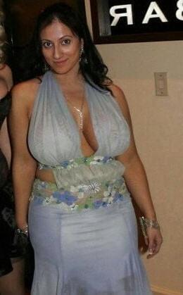 20P Mature ladies braless cleavage pokies 149