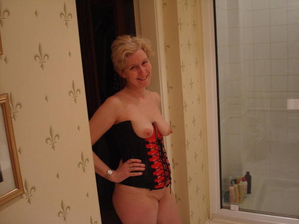 25P Gorgeous Mature Ladies 16