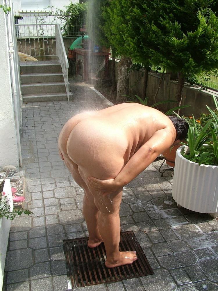 25P Sexy amatuers and matures in shower 7
