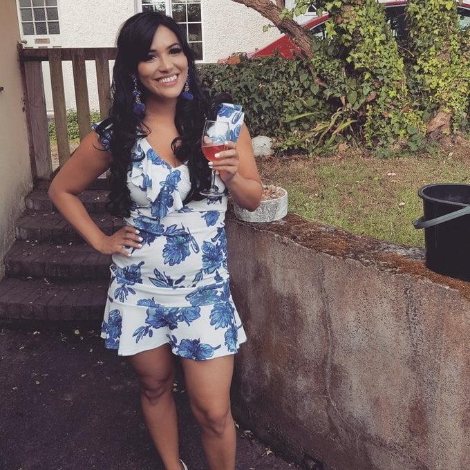 25P Paid Neighbor $60 for pics of His Hot Wife!