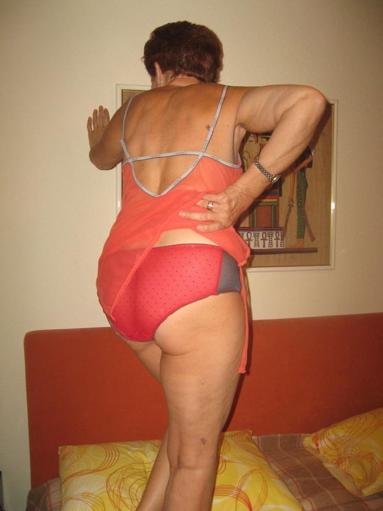 25P Sexy grandma