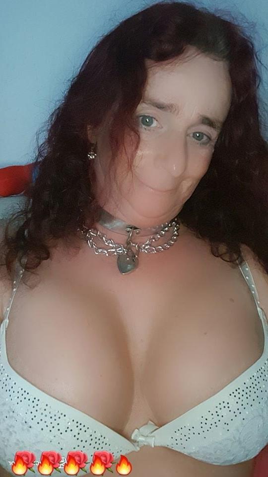 25P Granny Cleavage 124