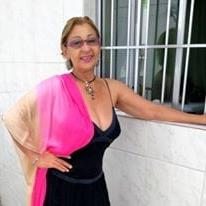25P Granny Cleavage 124