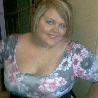 25P Granny Cleavage 124