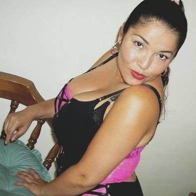 25P Granny Cleavage 124