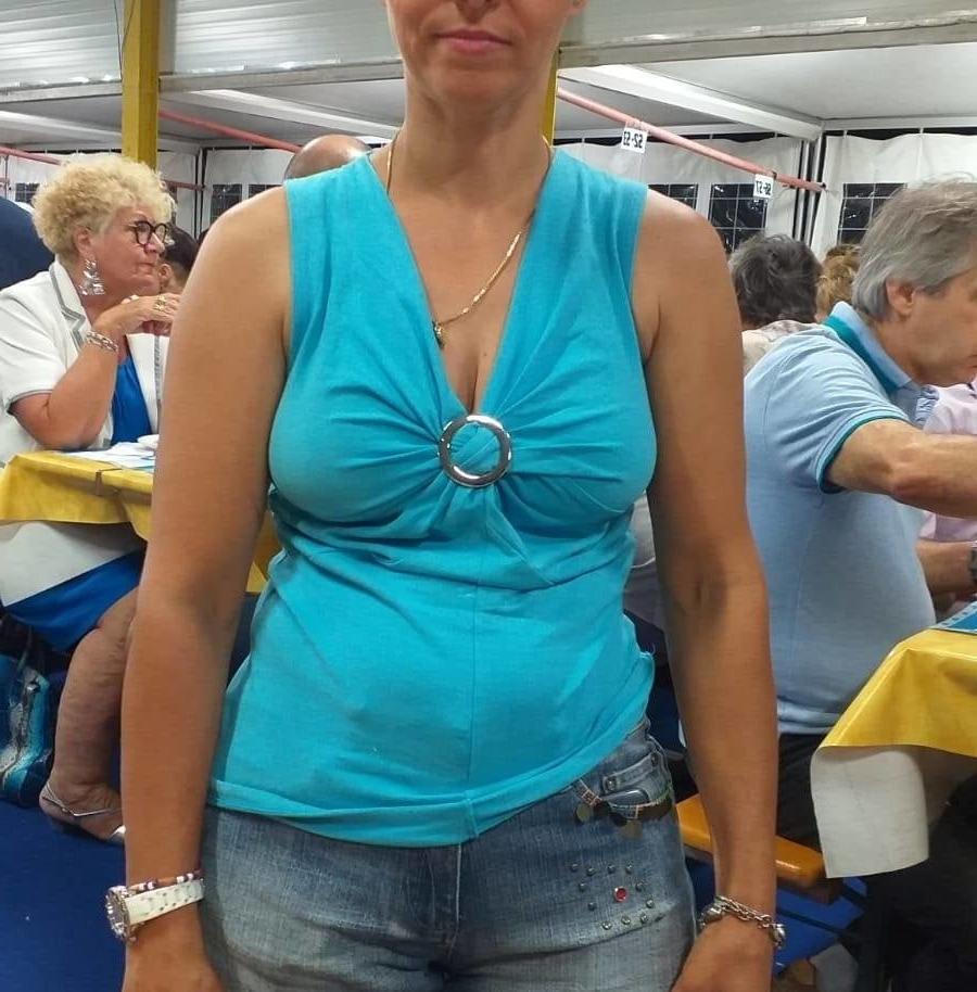 25P Granny Cleavage 124