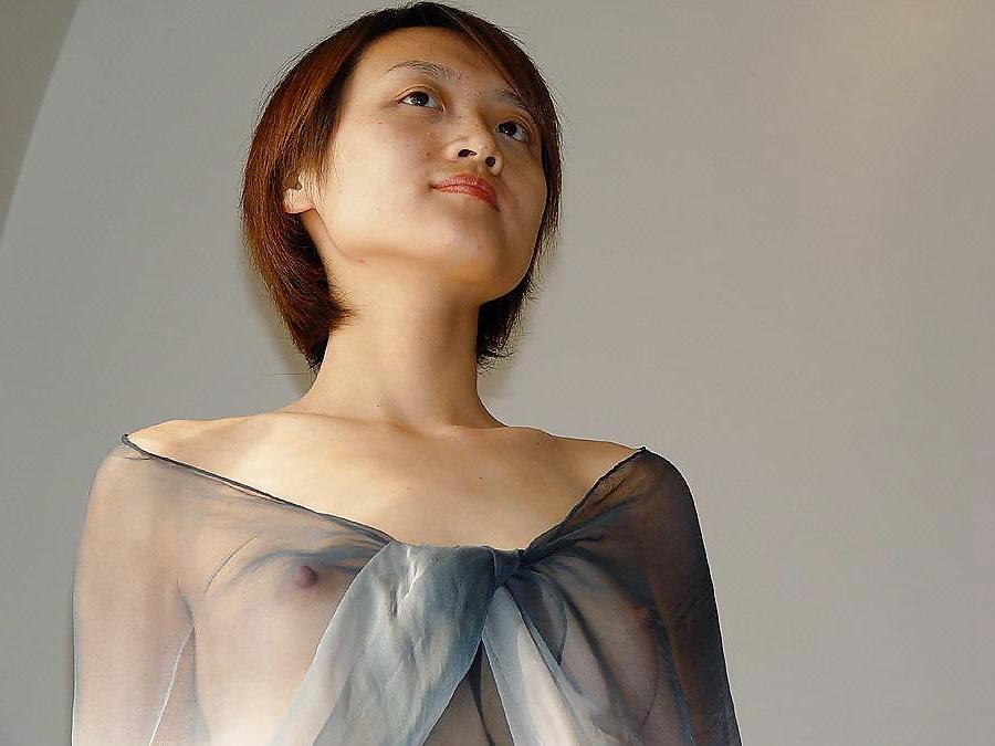 25P ASIAN TEENS SEE TROUGH
