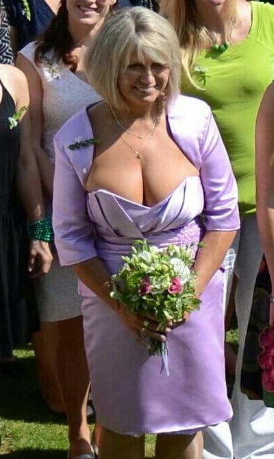 20P Mature ladies braless cleavage pokies 146