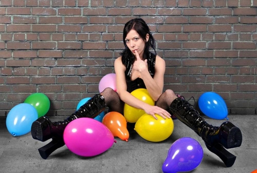 25P sexy Goth Babe #2