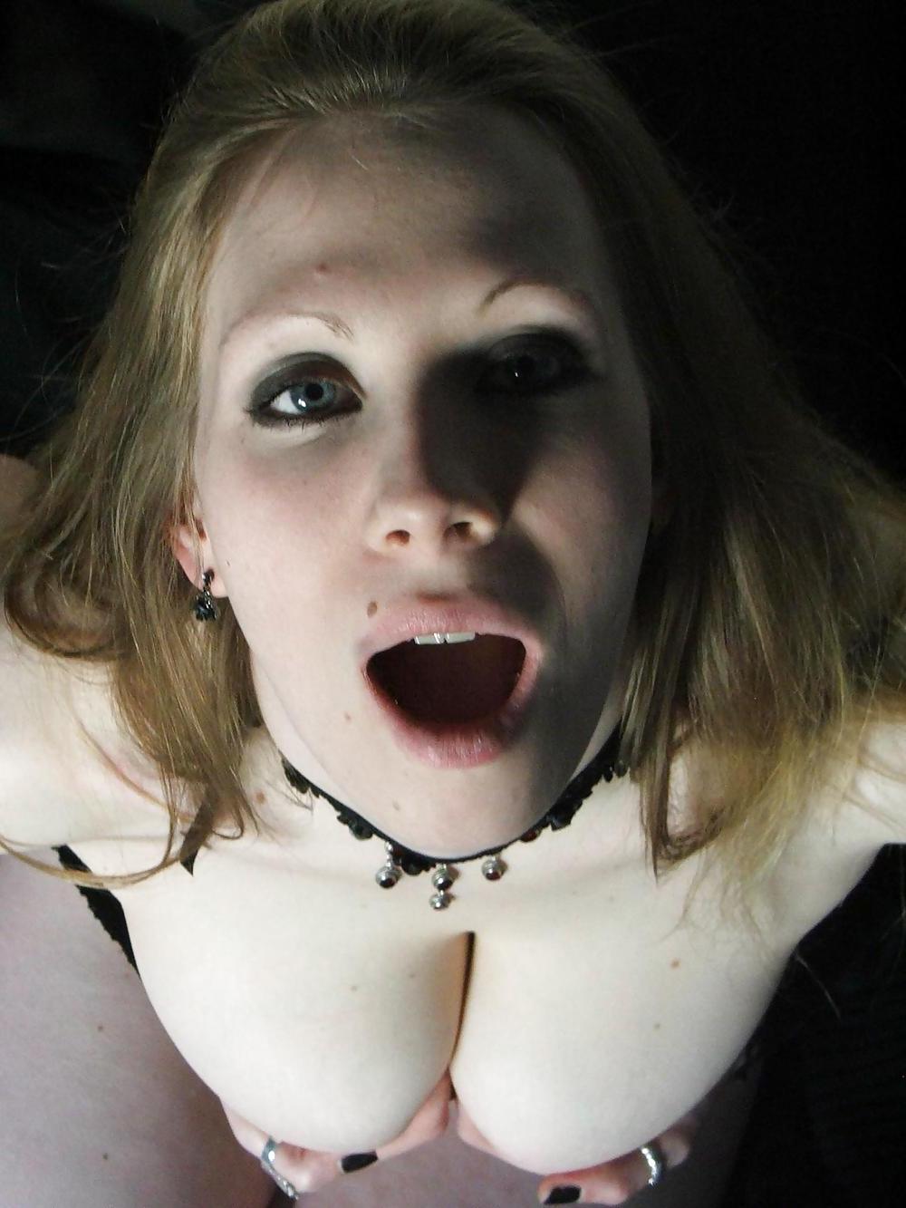 22P SEXY GOTHIC GIRL