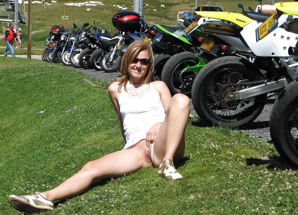 25P Flashing In Public