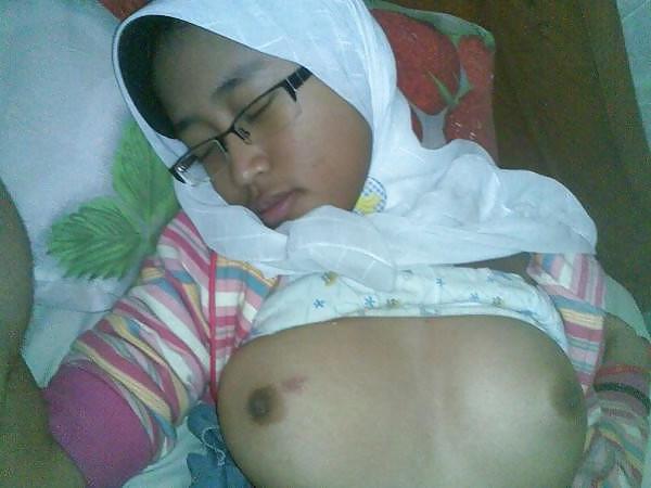 25P Hijab Asian Indo Girls III