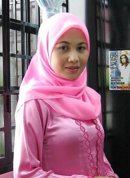 25P Hijab Asian Indo Girls III