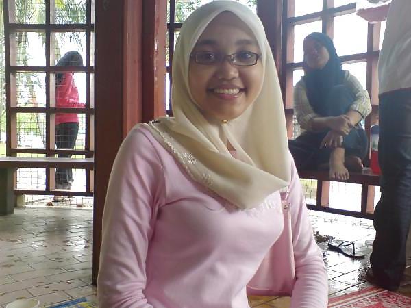 25P Hijab Asian Indo Girls III