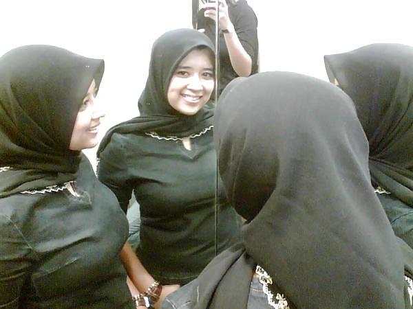25P Hijab Asian Indo Girls III