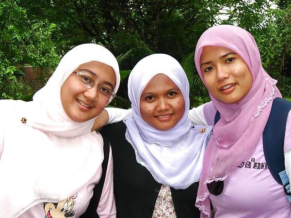 25P Hijab Asian Indo Girls III