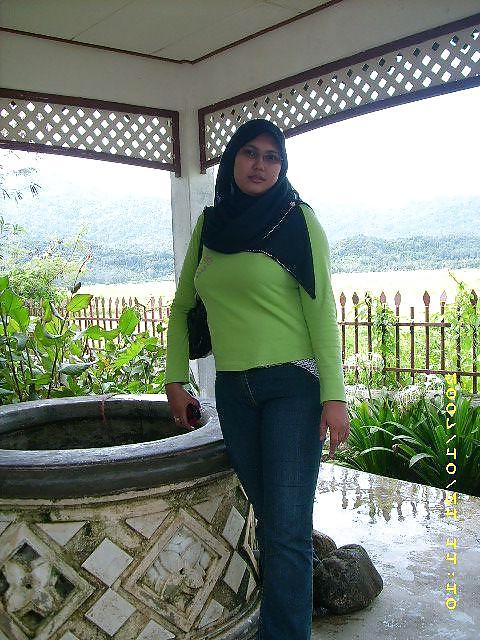 25P Hijab Asian Indo Girls III