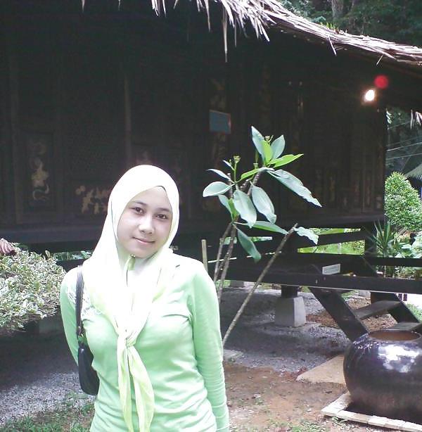 25P Hijab Asian Indo Girls III