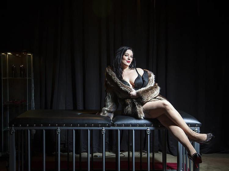 25P Femdom